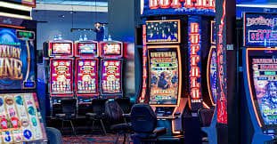 Tabel jadwal market closing time untuk permainan slot Mahjong Ways, Gates of Olympus, Aviator, Sweet Bonanza, dan Fortune Tiger di qqholic